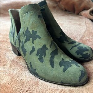 Lucky Brand Camo Suede Ankle Booties Western Low Heel Boots